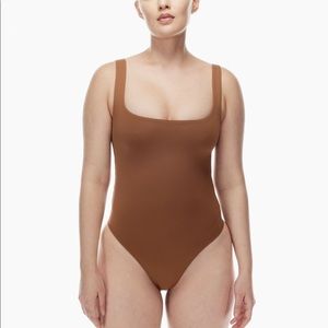 Aritzia Babaton Contour Tank Bodysuit - EPICUREAN BROWN - Size Small
